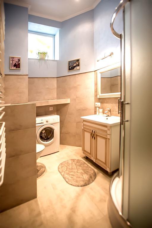 Gorgeous Apartments In Historical Center Of Lvov Exteriör bild